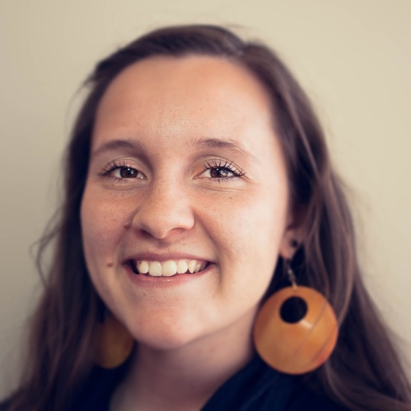 Meet your Posher, Ciara - Picture 1 of 1